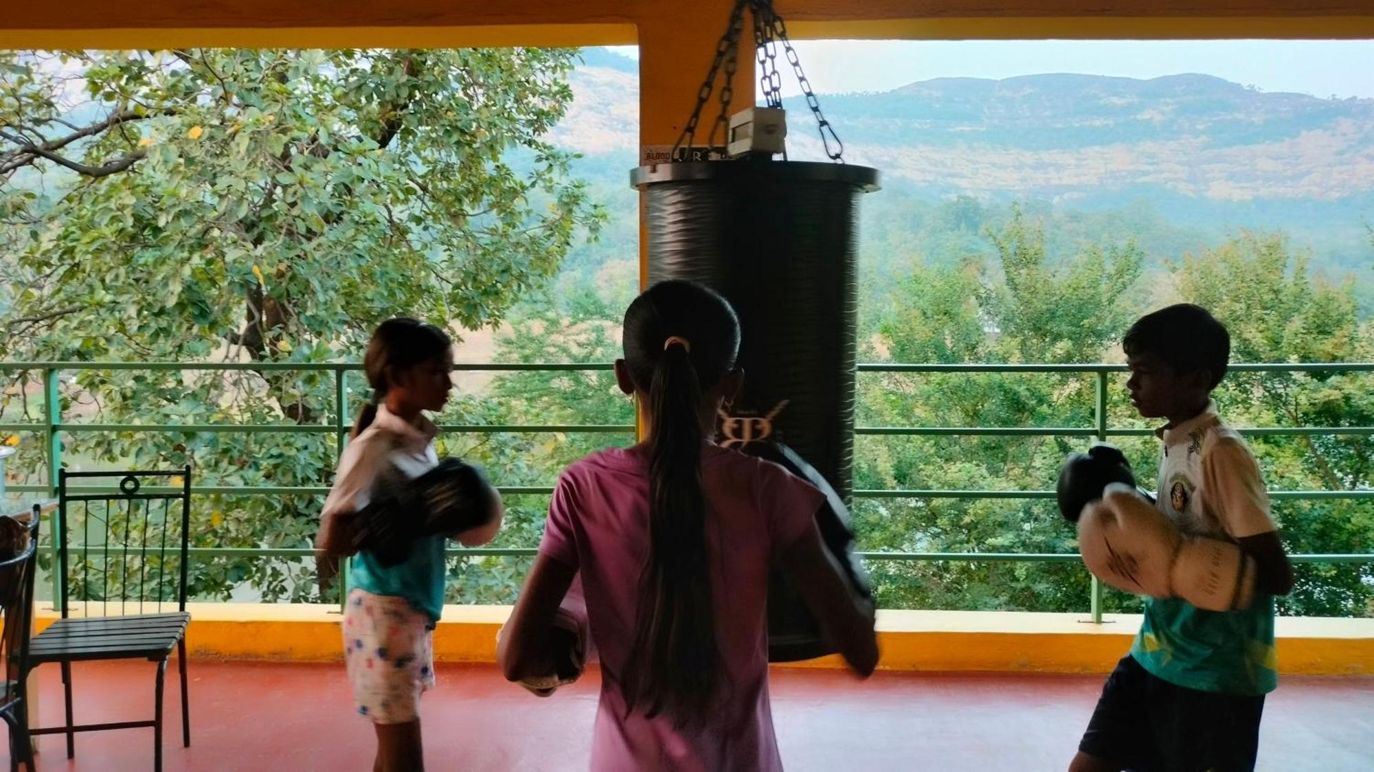 King'S Landing Villa Karjat Bagian luar foto