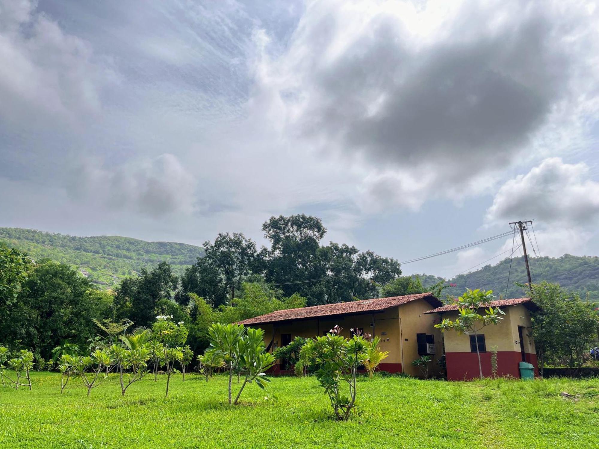 King'S Landing Villa Karjat Bagian luar foto